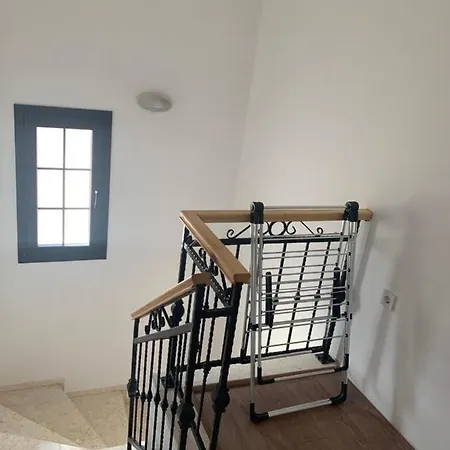 Merkezde Ful Deniz Manzarali Villa *