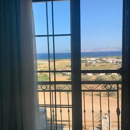Merkezde Ful Deniz Manzarali Villa